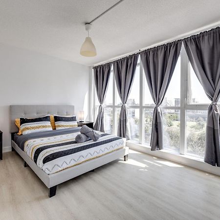 3Bdrm Lake View Condo In Toronto Eksteriør bilde
