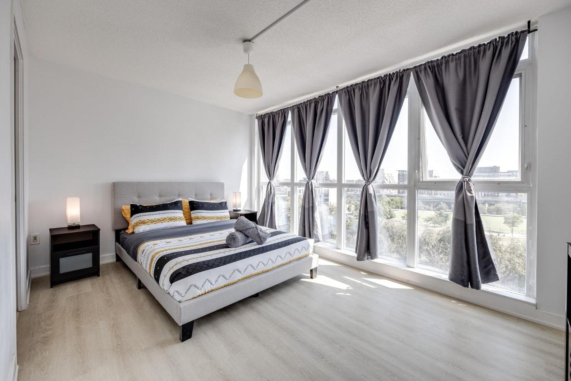3Bdrm Lake View Condo In Toronto Eksteriør bilde