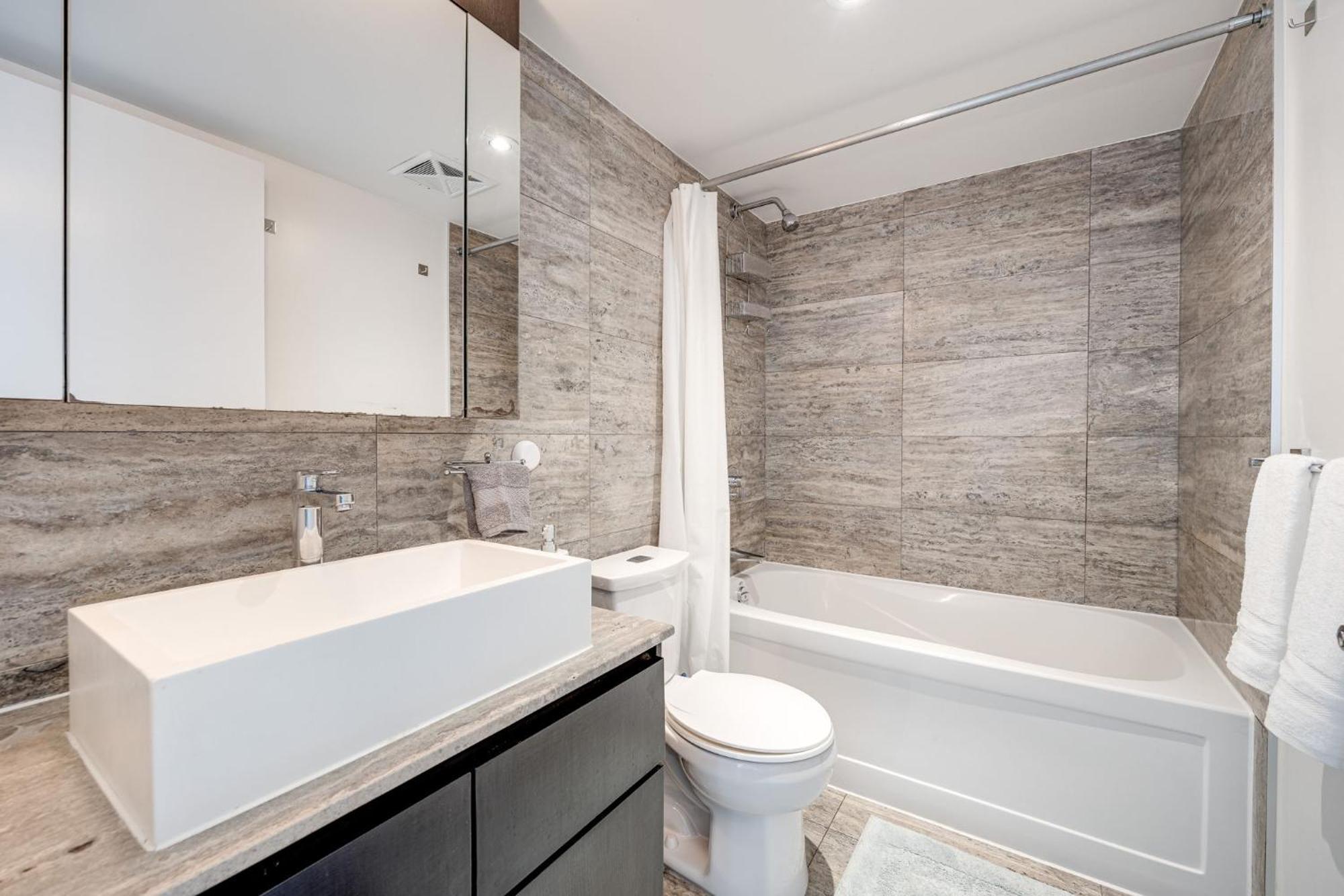 3Bdrm Lake View Condo In Toronto Eksteriør bilde
