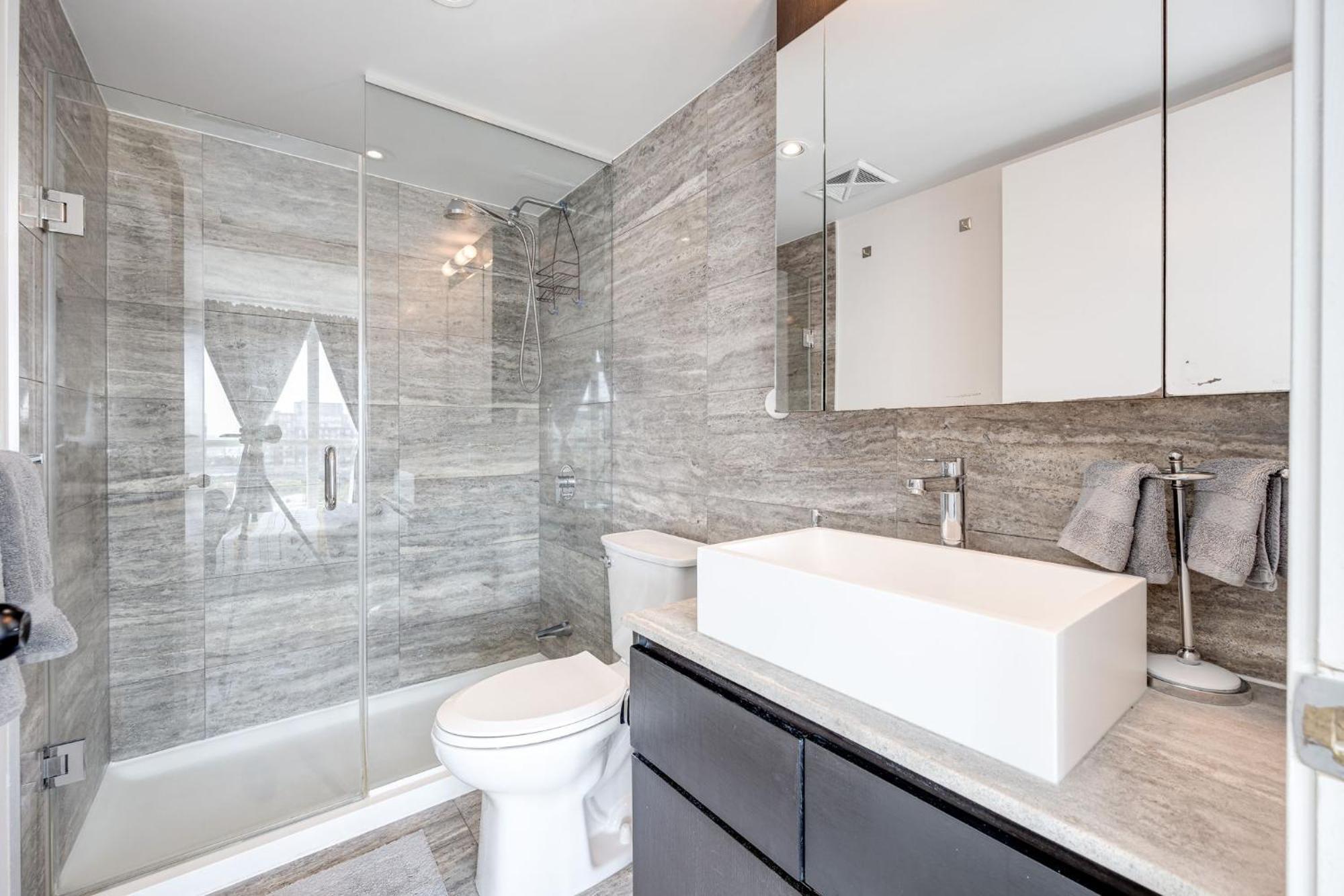 3Bdrm Lake View Condo In Toronto Eksteriør bilde