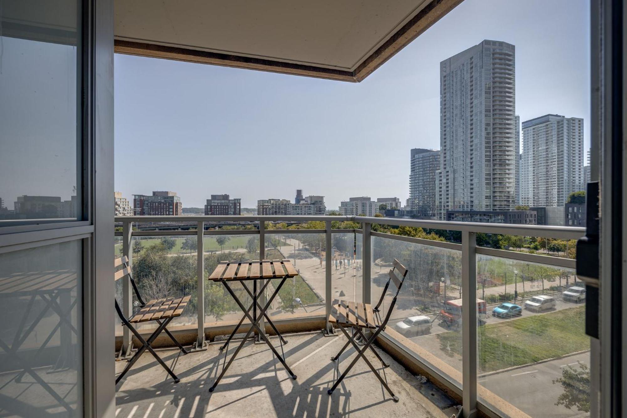3Bdrm Lake View Condo In Toronto Eksteriør bilde