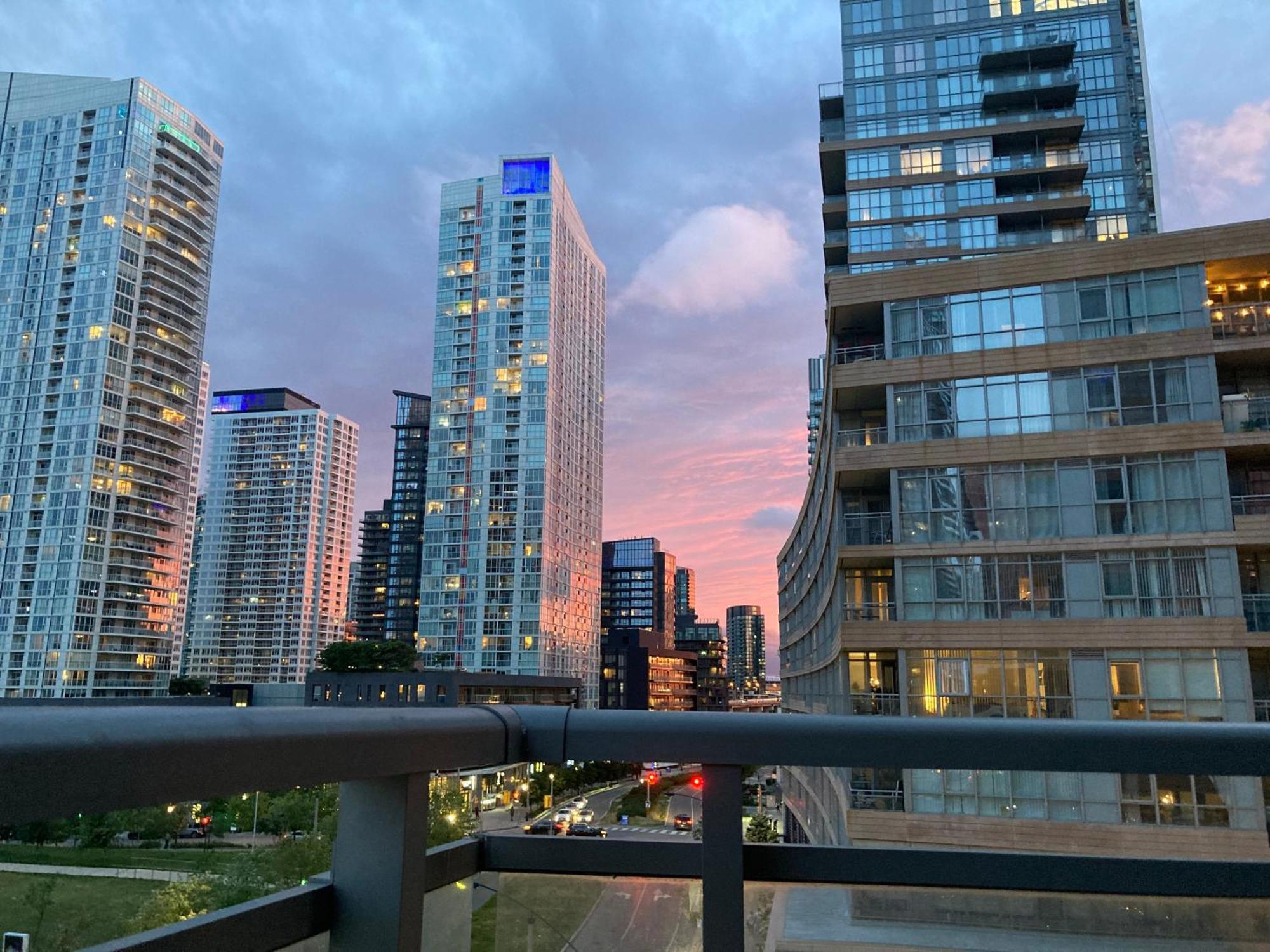 3Bdrm Lake View Condo In Toronto Eksteriør bilde